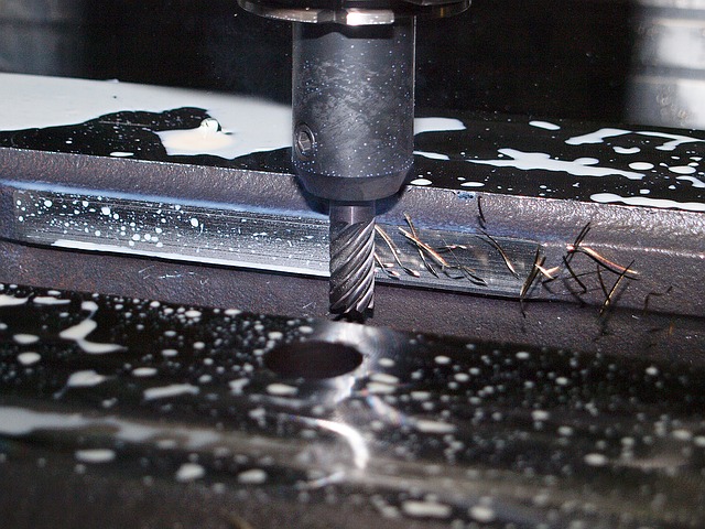 Cutting metal using a milling machine